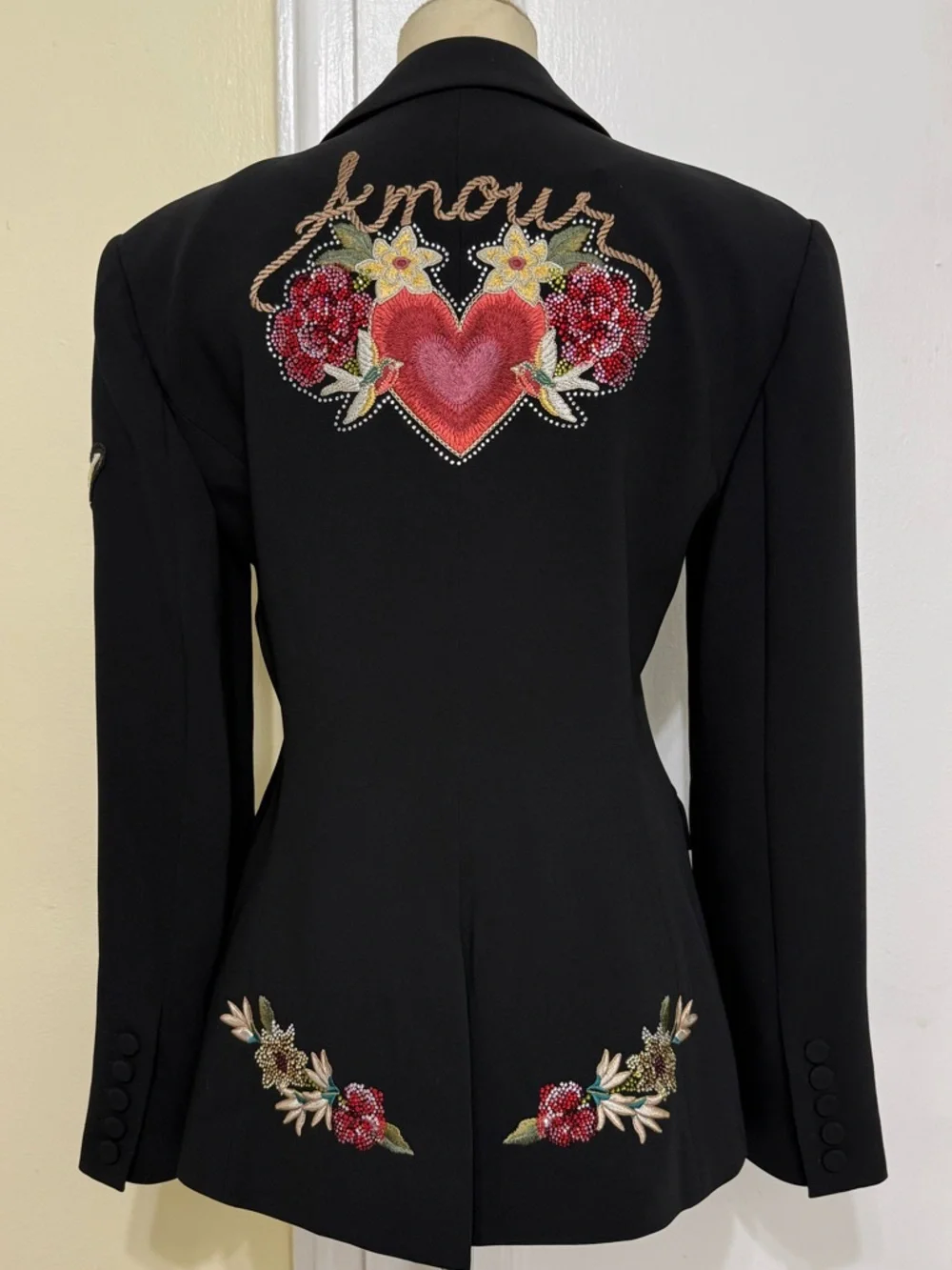 Cinq à Sept
Amour Cheyenne Embroidered Blazer - Picture 12 of 16